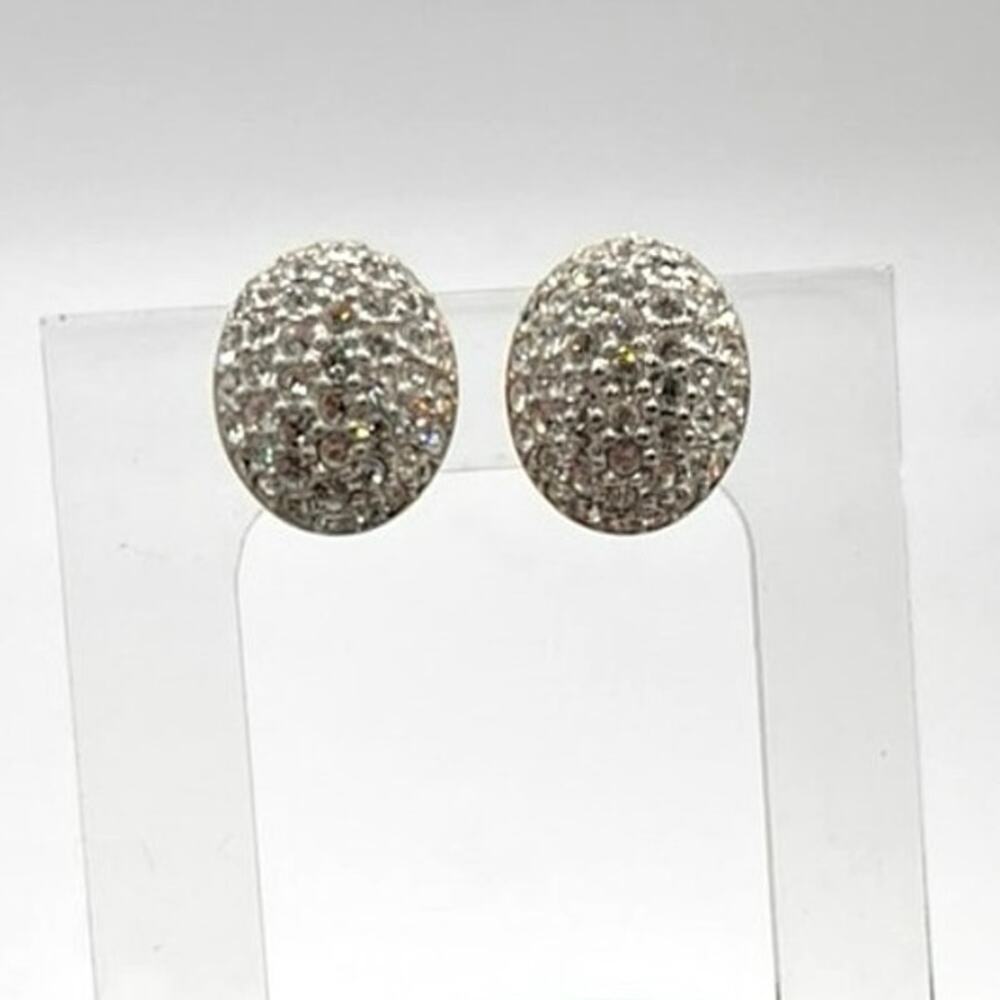 SWAROVSKI Vintage Crystal
Pave Gold Tone Cluster‎ Oval
Signed Clip On Earrings